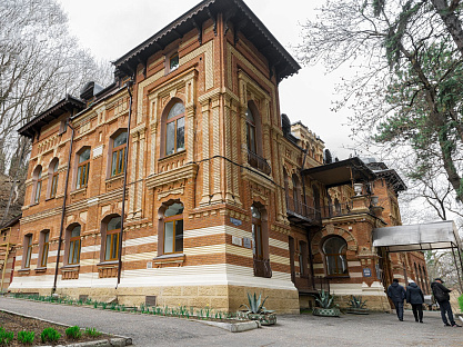 Кисловодский военный санаторий, г. Кисловодск. Территория